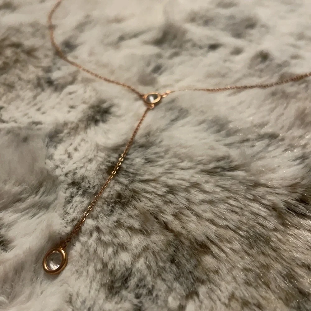 Rose‎ gold necklace with rhinestone